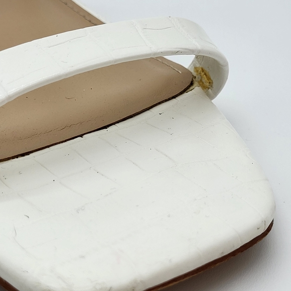 Aldo white slip on low heel double stap summer sandal. Size 9 - Picture 6 of 10